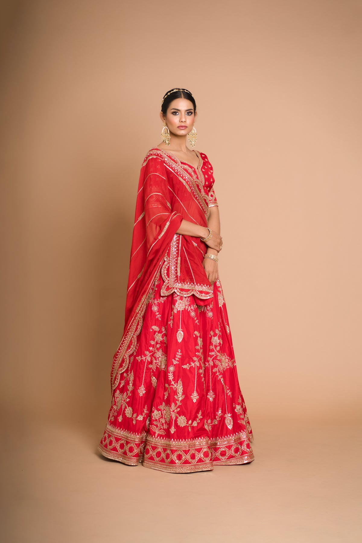 khwabee- red lehnga set